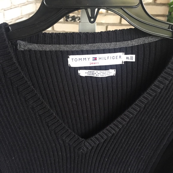 Tommy Hilfiger black sweater - Picture 2 of 4